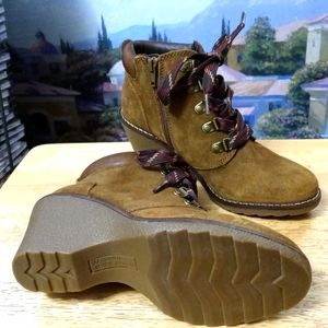 👢White Mountain Liberty Wedge Heels👢🗽Ankle Boots,🆕nwot,Nice Gift Item. 🎁